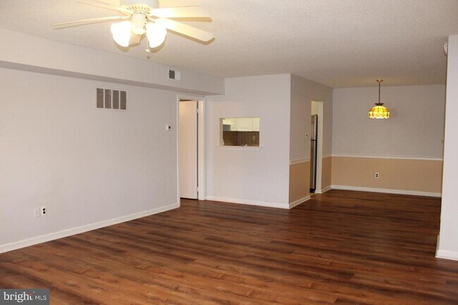 Building Photo - 111 Riversedge Dr