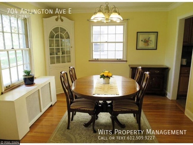 Foto del edificio - 704 Arlington Ave E