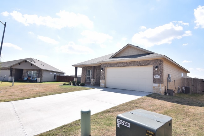 Building Photo - 1040 Lakeway Crossing Dr