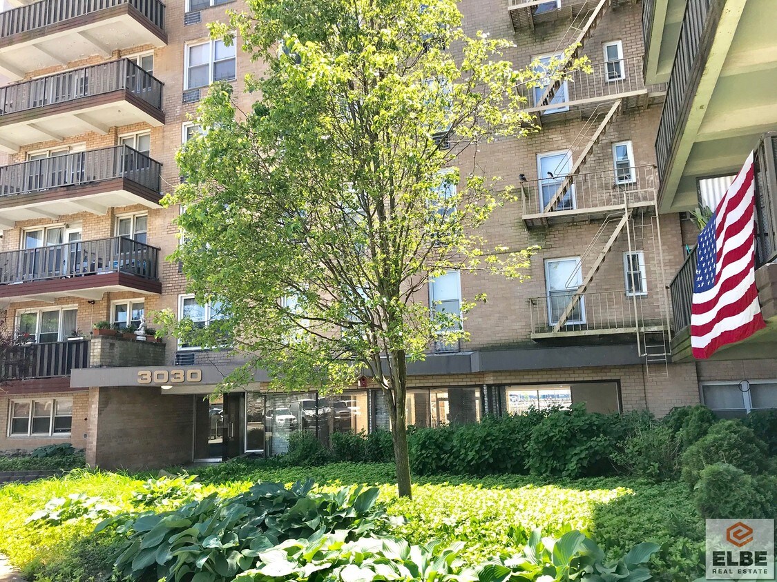 Primary Photo - 3030 Emmons Ave