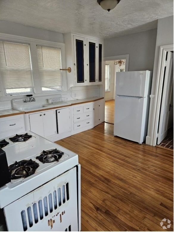 Lincoln EsteElm Park District Apartments for Rent with Parking Worcester, MA 1 Rentals