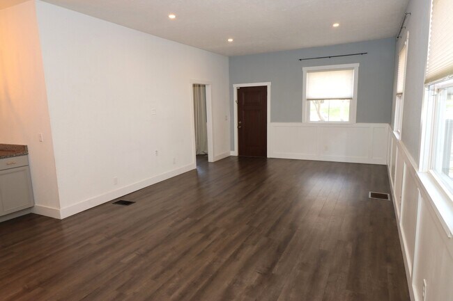 Foto del edificio - 120 S Court St