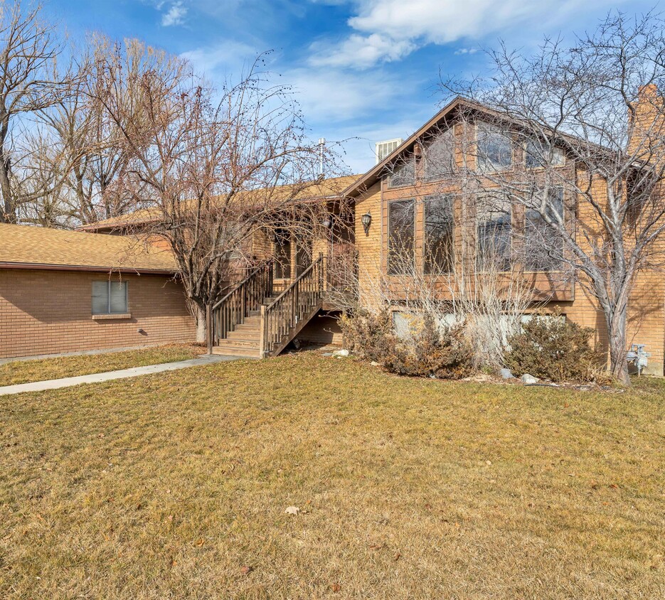 Primary Photo - 1222 W Shields Ln