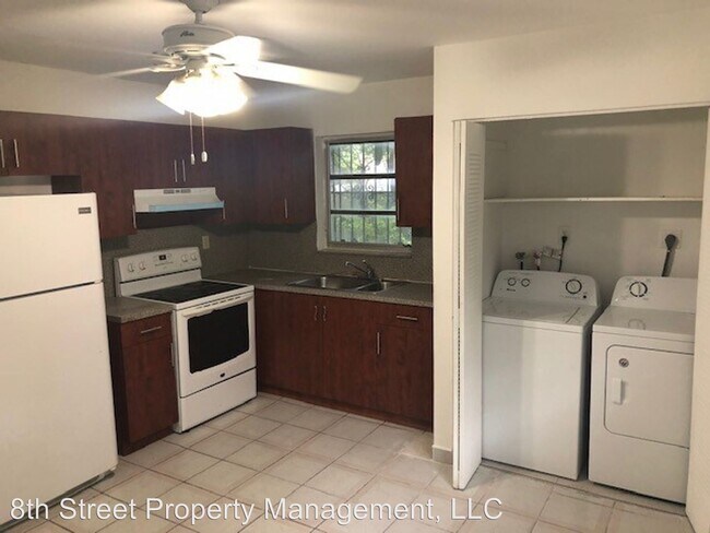 Foto del edificio - 291-293-293 NW 58th St