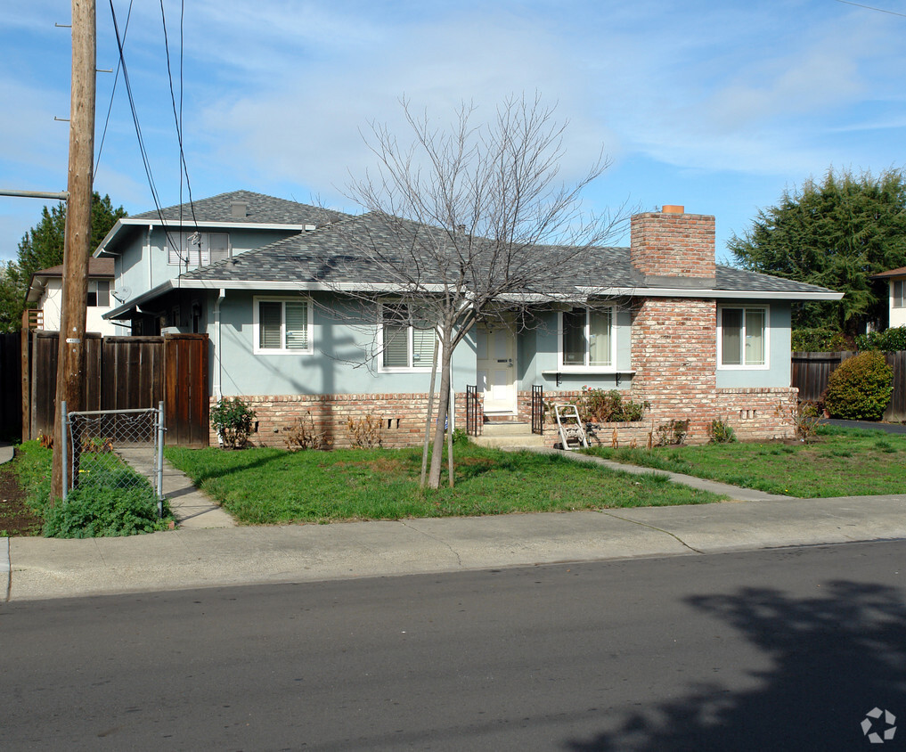 Building Photo - 400 Ventura Ave