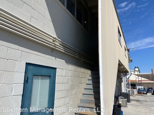 Building Photo - 2 br, 1 bath House - 31 N Main St  apt #2