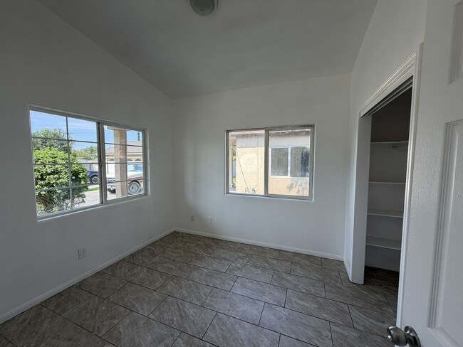 Foto del edificio - 7216 Yates St