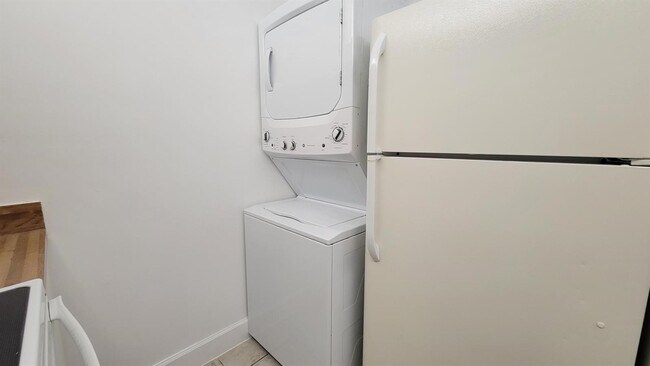 Foto del edificio - 3712 N University Dr