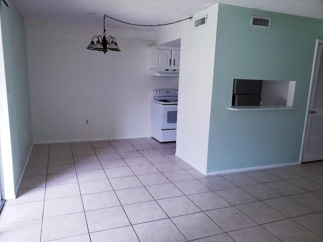 Building Photo - 1157 Calle del Norte