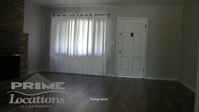 Building Photo - Remodeled Sacramento Gem