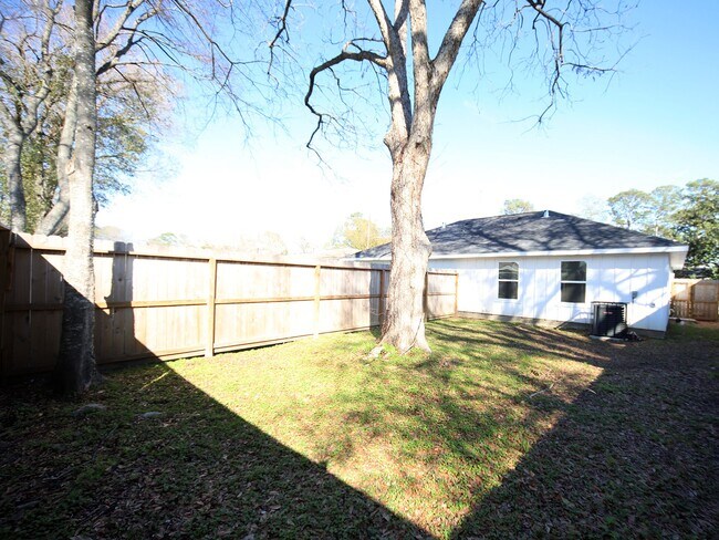 Foto del edificio - 6709 Greenhurst St