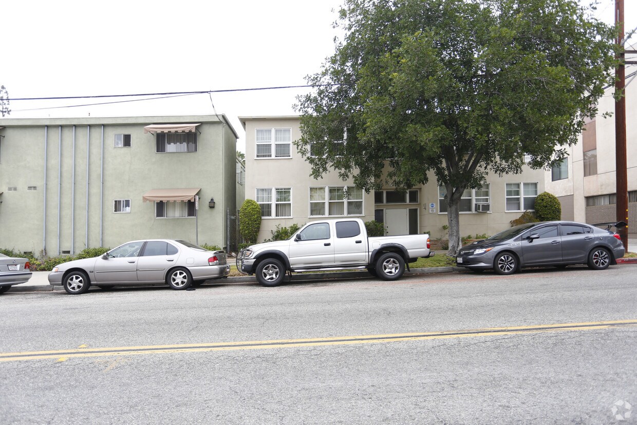 Edificio - 409 E Harvard St