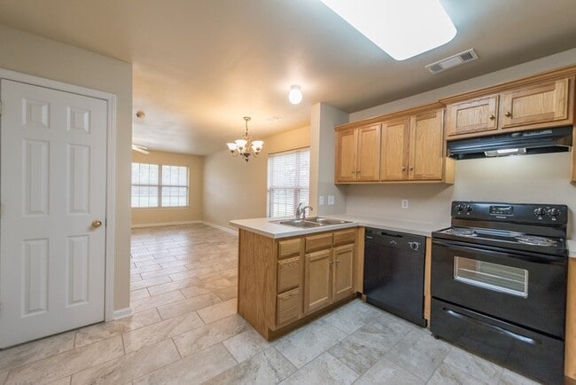 Building Photo - Foxcroft Apartments 2 BD, 2.5 BA