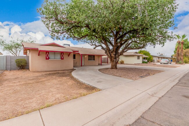 Foto del edificio - Downtown Tempe home with 5 bedrooms and 3 ...