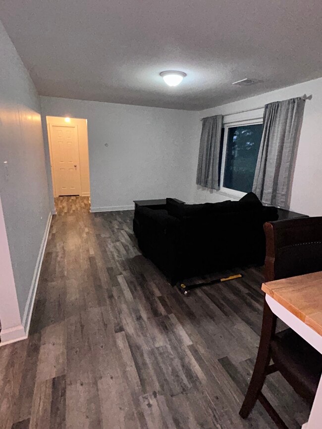 Building Photo - 1223 Poplar Ave