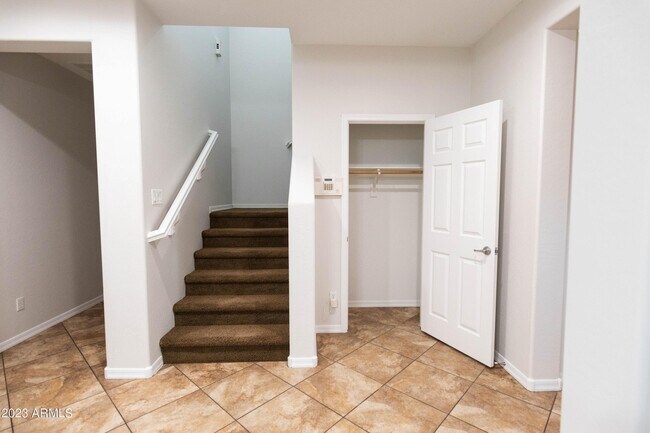 Foto del edificio - 7302 W Midway Ave