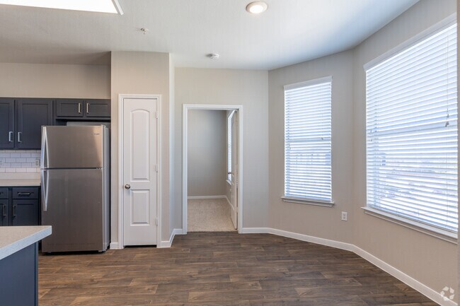 1 BR, 1 BA - 1017 SF - Dining Room - Towne West