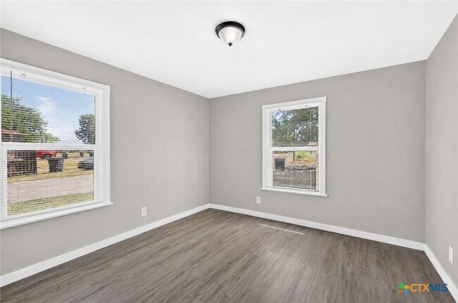 Foto del edificio - 921 Stetson Ave