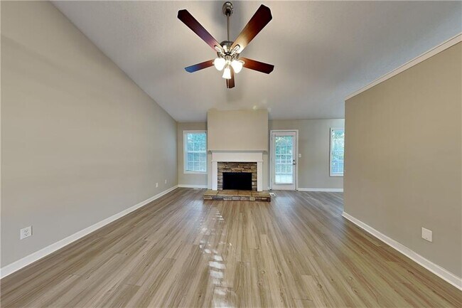 Foto del edificio - 132 Hickory View Ln