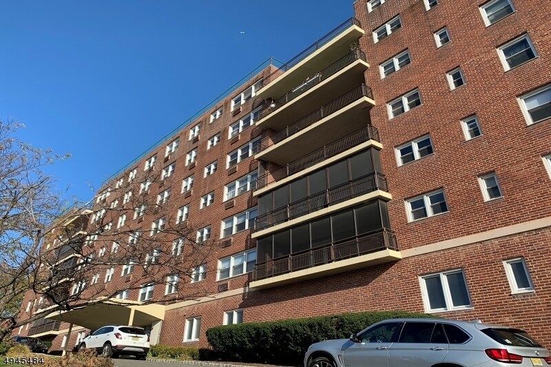 Primary Photo - 415 Claremont Ave