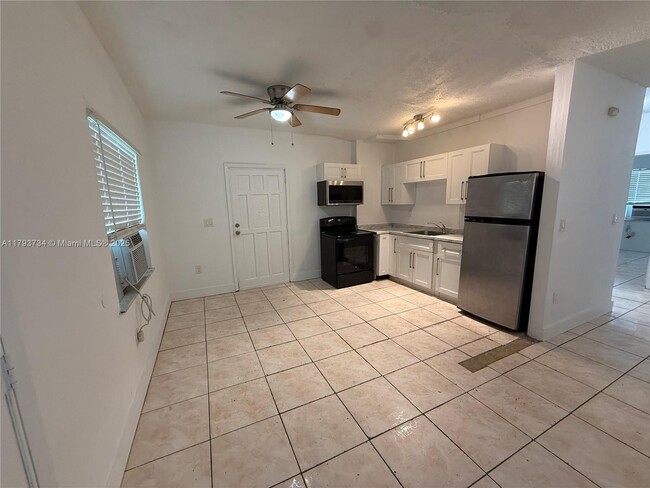Foto del edificio - 6907 NW 2nd Ave