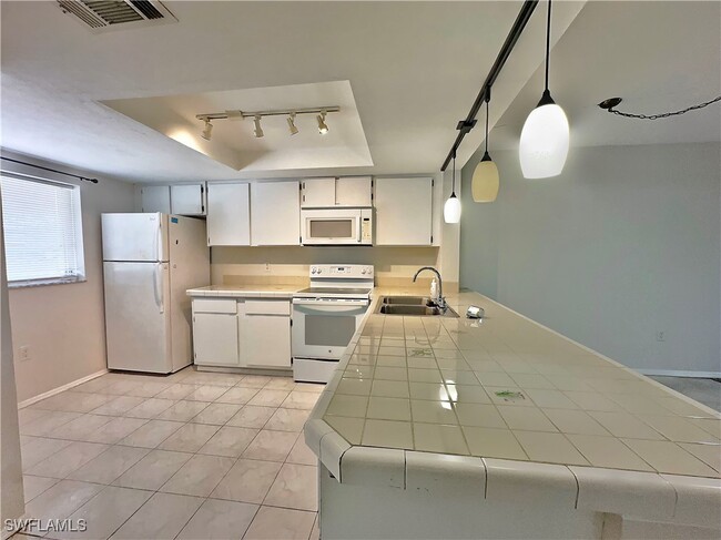 Building Photo - 2350 Naples Trace Cir