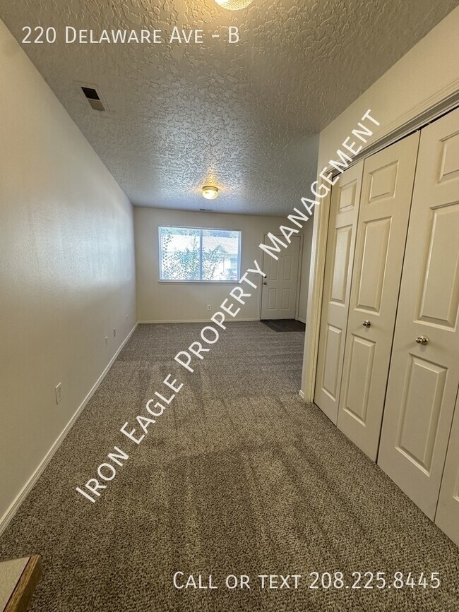 Building Photo - 220 Delaware Ave