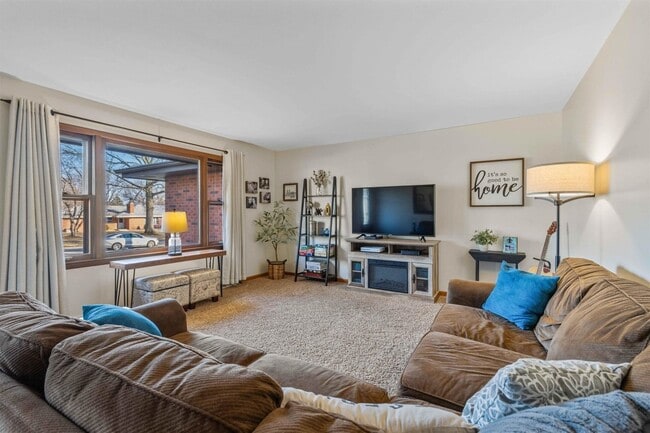 Building Photo - 2411 Woodfern Way