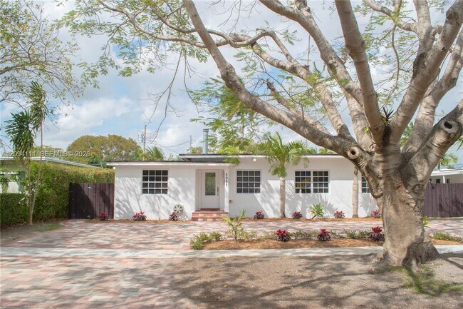 Foto del edificio - 5951 SW 46th Terrace