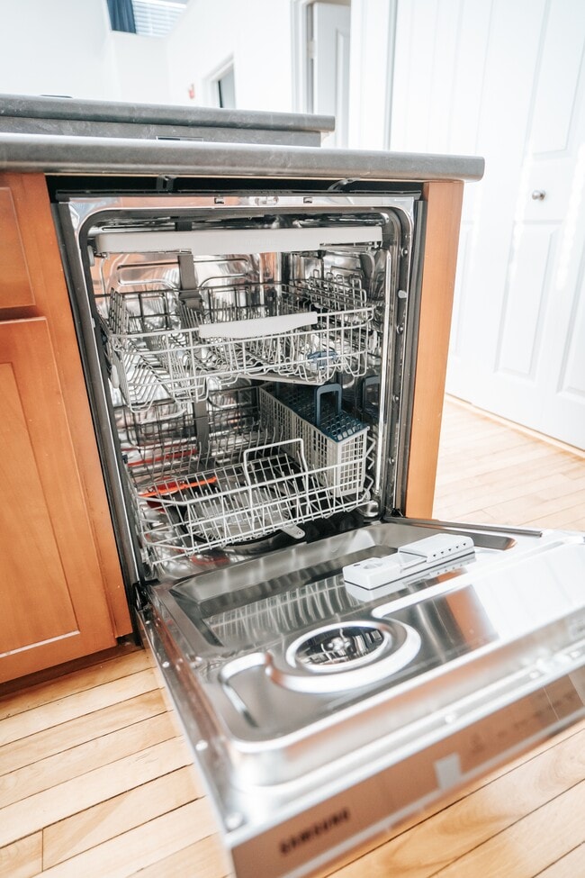 Building Photo - 1251 Congress St