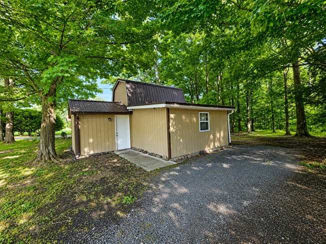Building Photo - 1084 Yale Farm Rd
