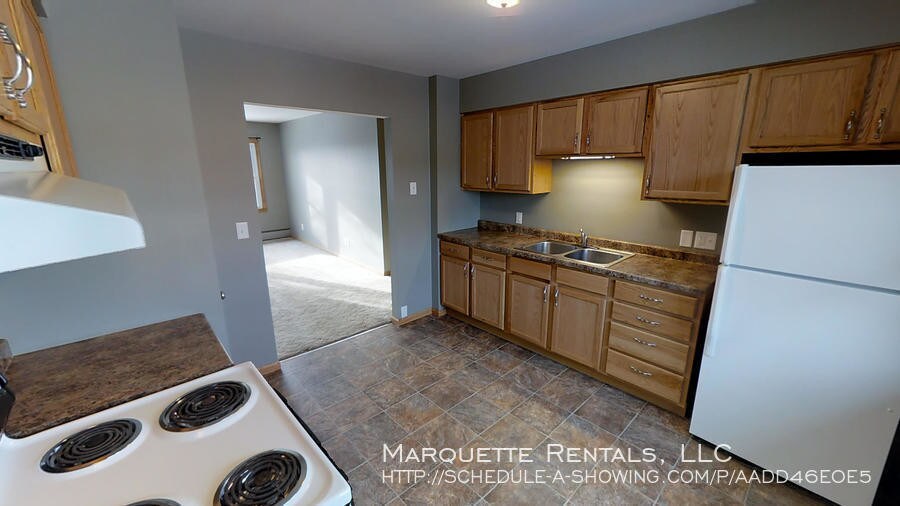 1008 W Bluff St Unit D, Marquette, MI 49855 Room for Rent in