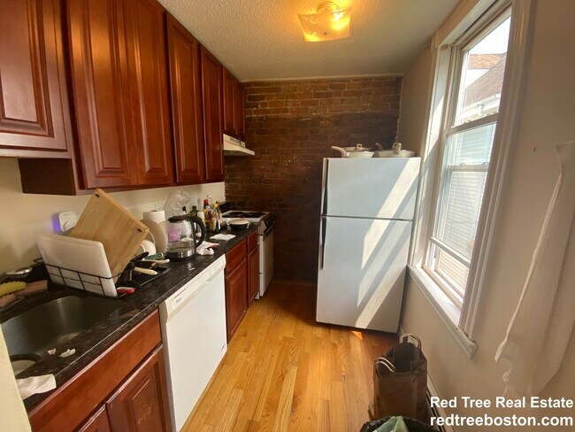 Building Photo - 49 Cameron St