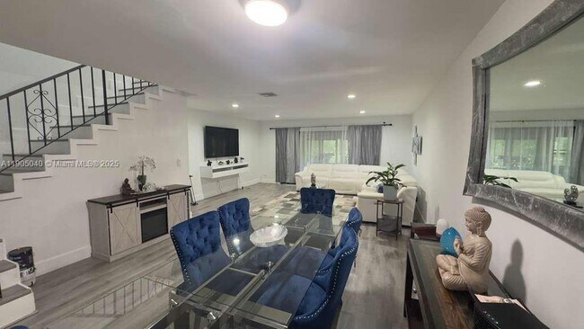 Building Photo - 3742 Estepona Ave