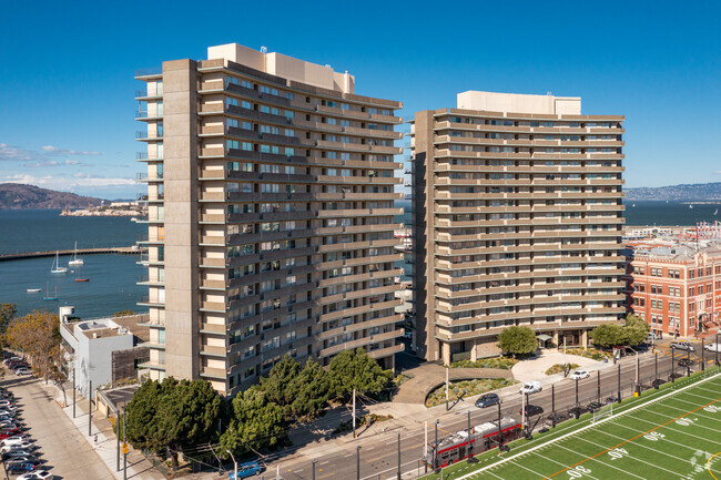 Building Photo - Fontana East Apartment