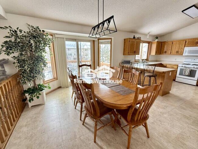 Foto del edificio - SFH - 6 Bed Farmington for Rent - Avail May 2026