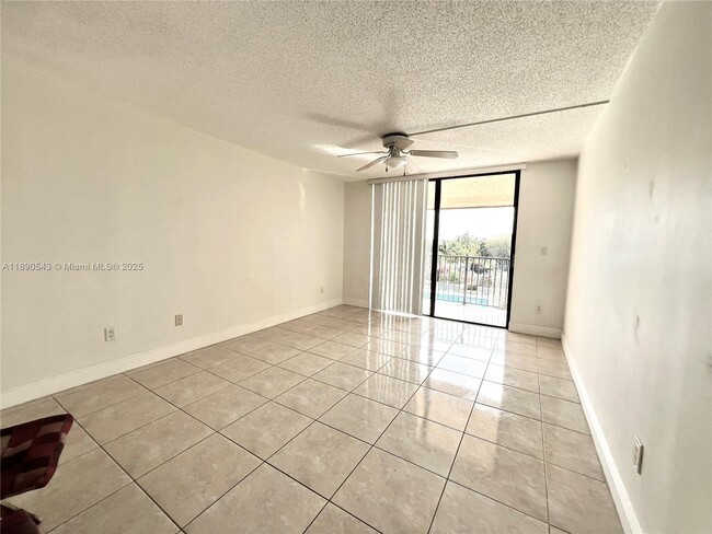 Foto del edificio - 14415 N Kendall Dr