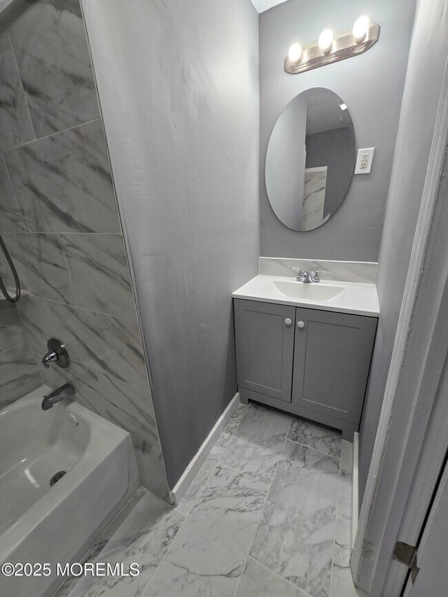 Foto del edificio - 152 Long Branch Ave