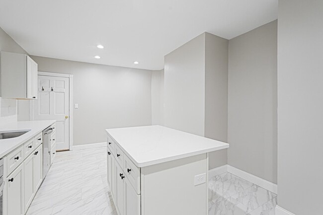 Building Photo - 381 Adams St