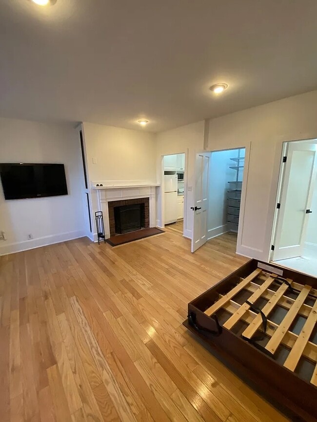 Building Photo - 458 Beacon St