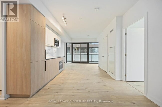 Building Photo - 33 Parliament St