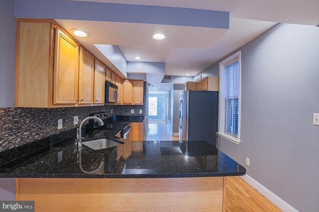 Building Photo - 3240 Foster Ave