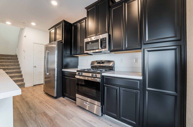 Building Photo - STUNNING BRAND NEW 3 BEDROOM TOWNHOUSE!