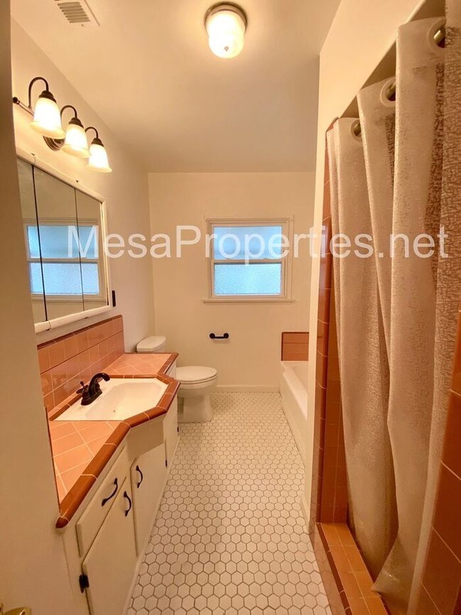 Foto del edificio - 464 W Columbia Ave