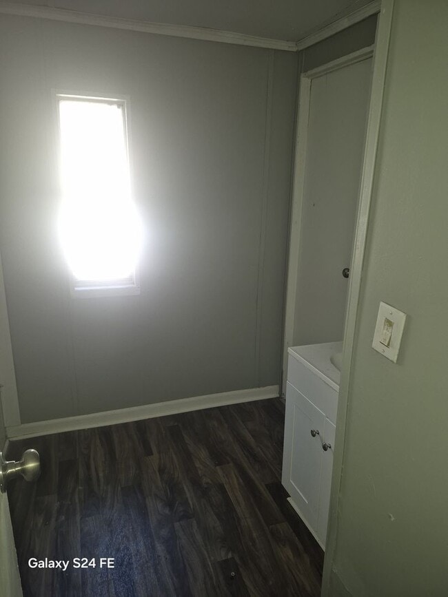 Building Photo - 2 Bed Home