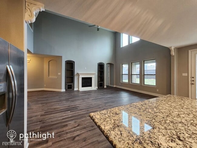 Building Photo - 5 br, 4.5 bath House - 4301 Martha Avenue ...