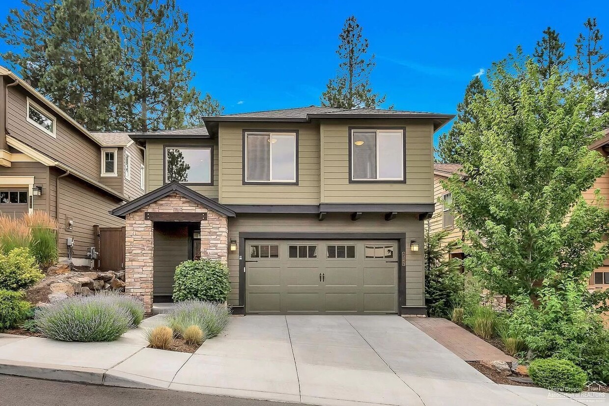 Foto principal - Beautiful Home on Bend's Westside!