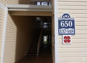 Building Photo - 650 Is Clb Ct