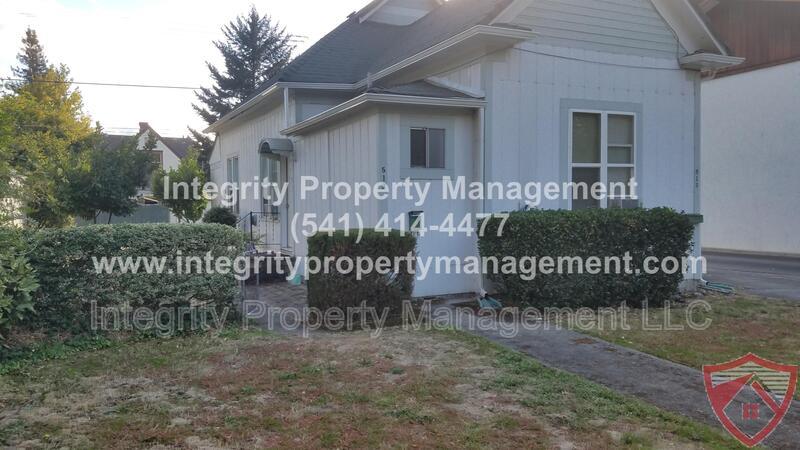 Primary Photo - 513 NW A St