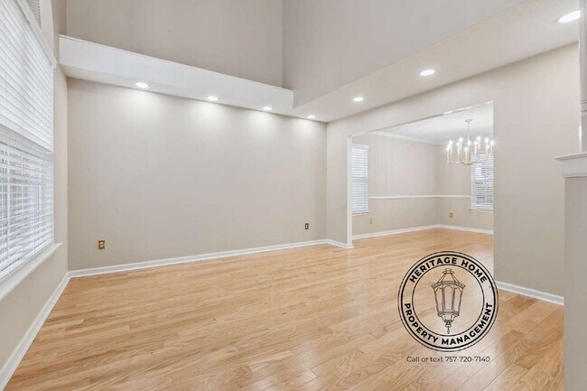 Foto del edificio - "Charming 4-Bedroom Retreat with Fireplace & Hardwood Floors on Michelle Drive!"